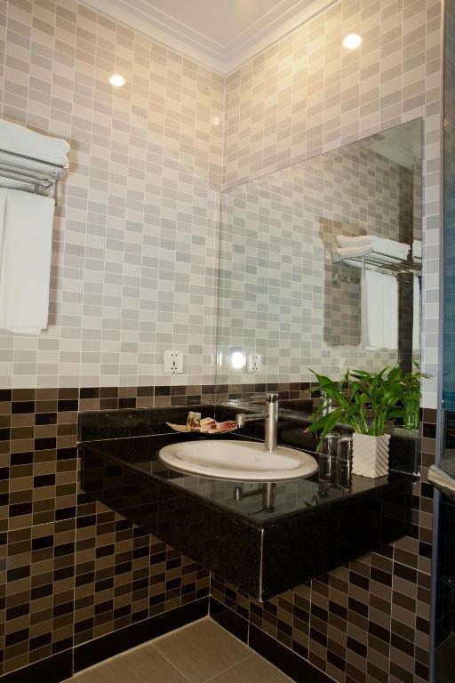 V N E Hotel Phnom Penh Bagian luar foto