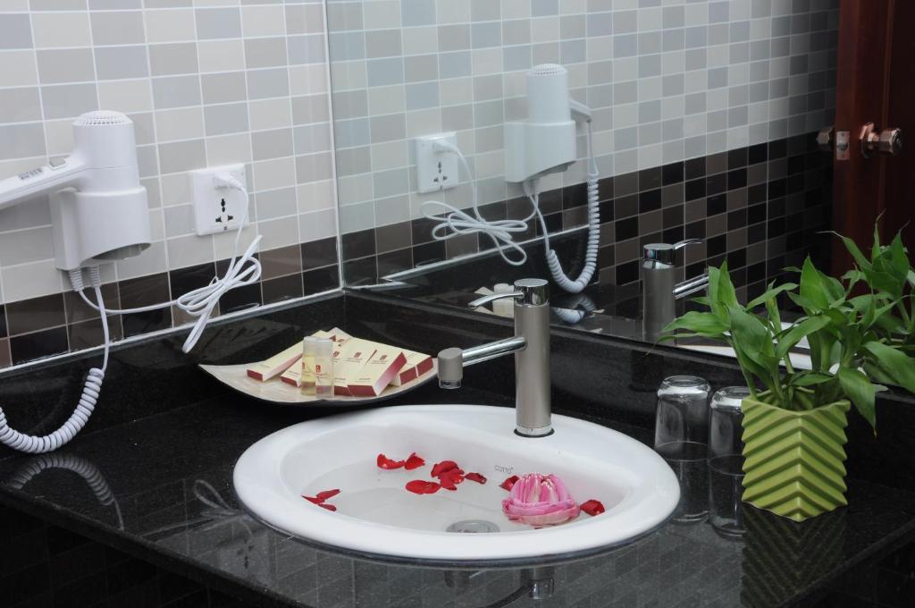 V N E Hotel Phnom Penh Bagian luar foto