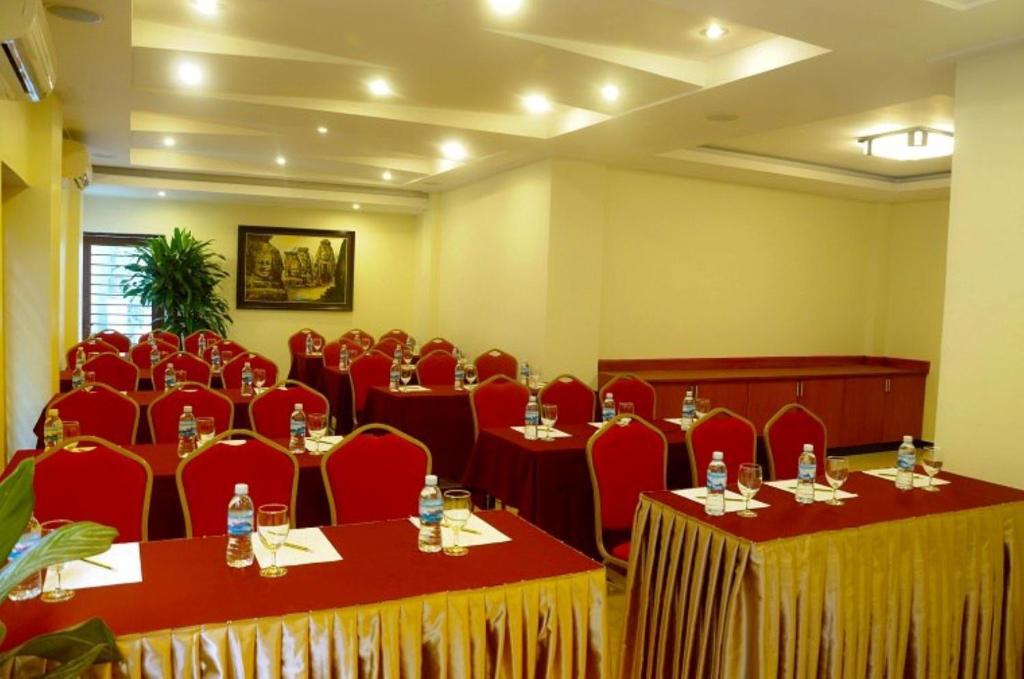 V N E Hotel Phnom Penh Bagian luar foto