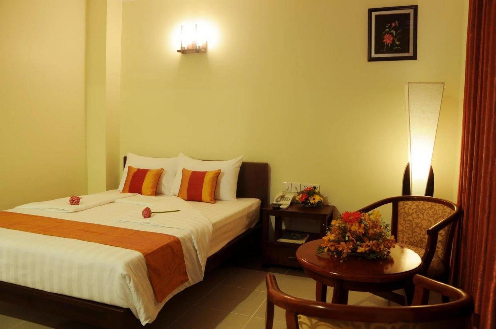 V N E Hotel Phnom Penh Bagian luar foto
