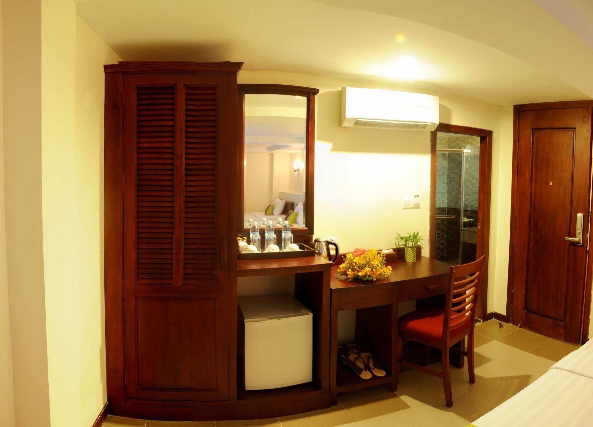V N E Hotel Phnom Penh Bagian luar foto
