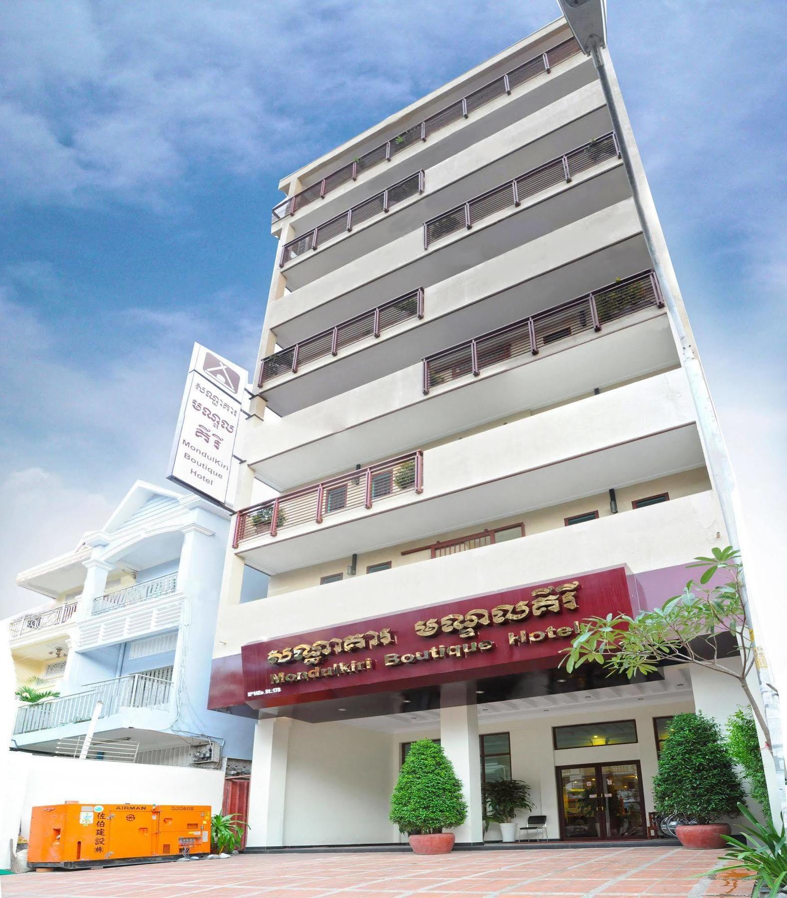 V N E Hotel Phnom Penh Bagian luar foto