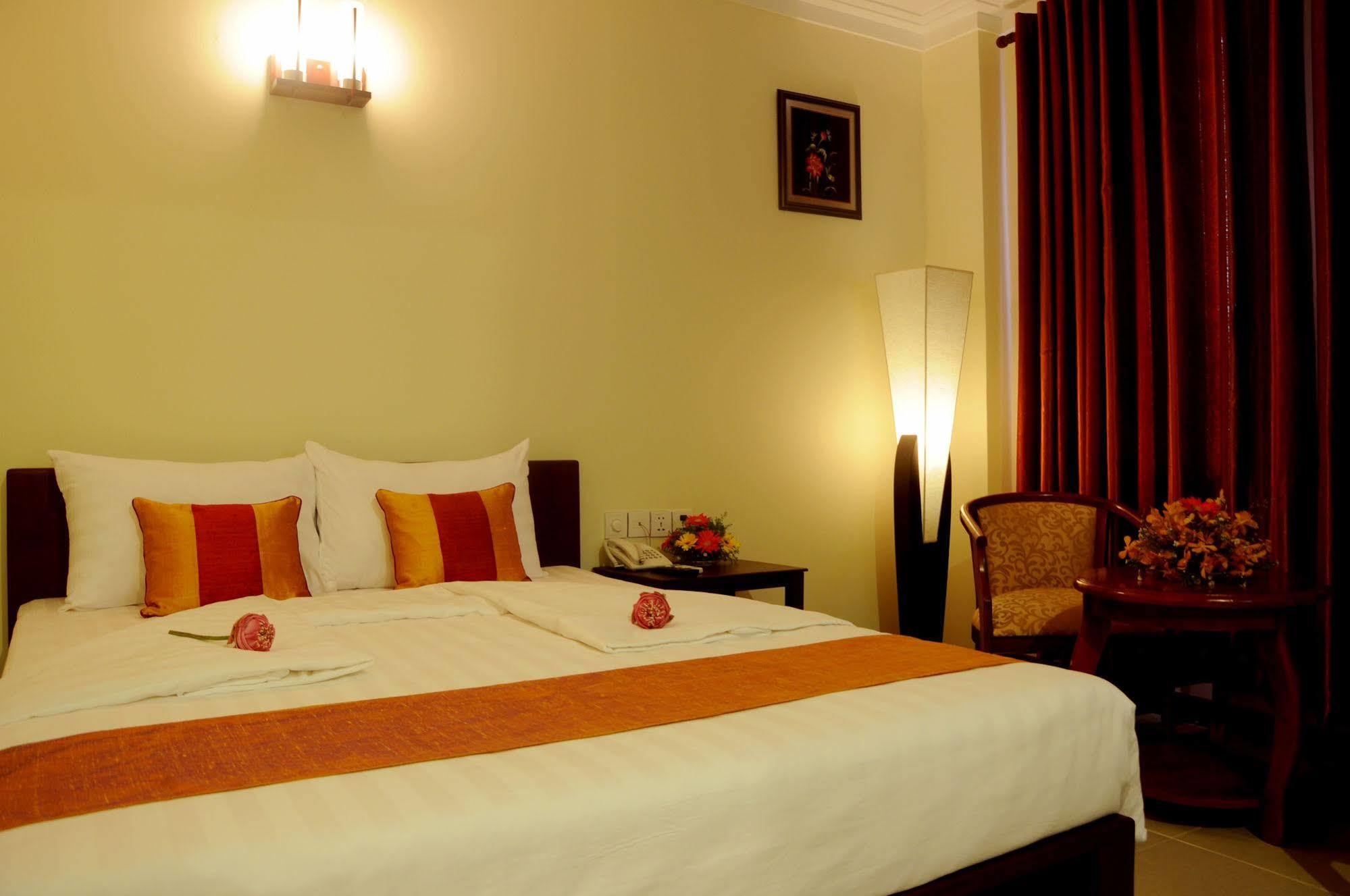 V N E Hotel Phnom Penh Bagian luar foto