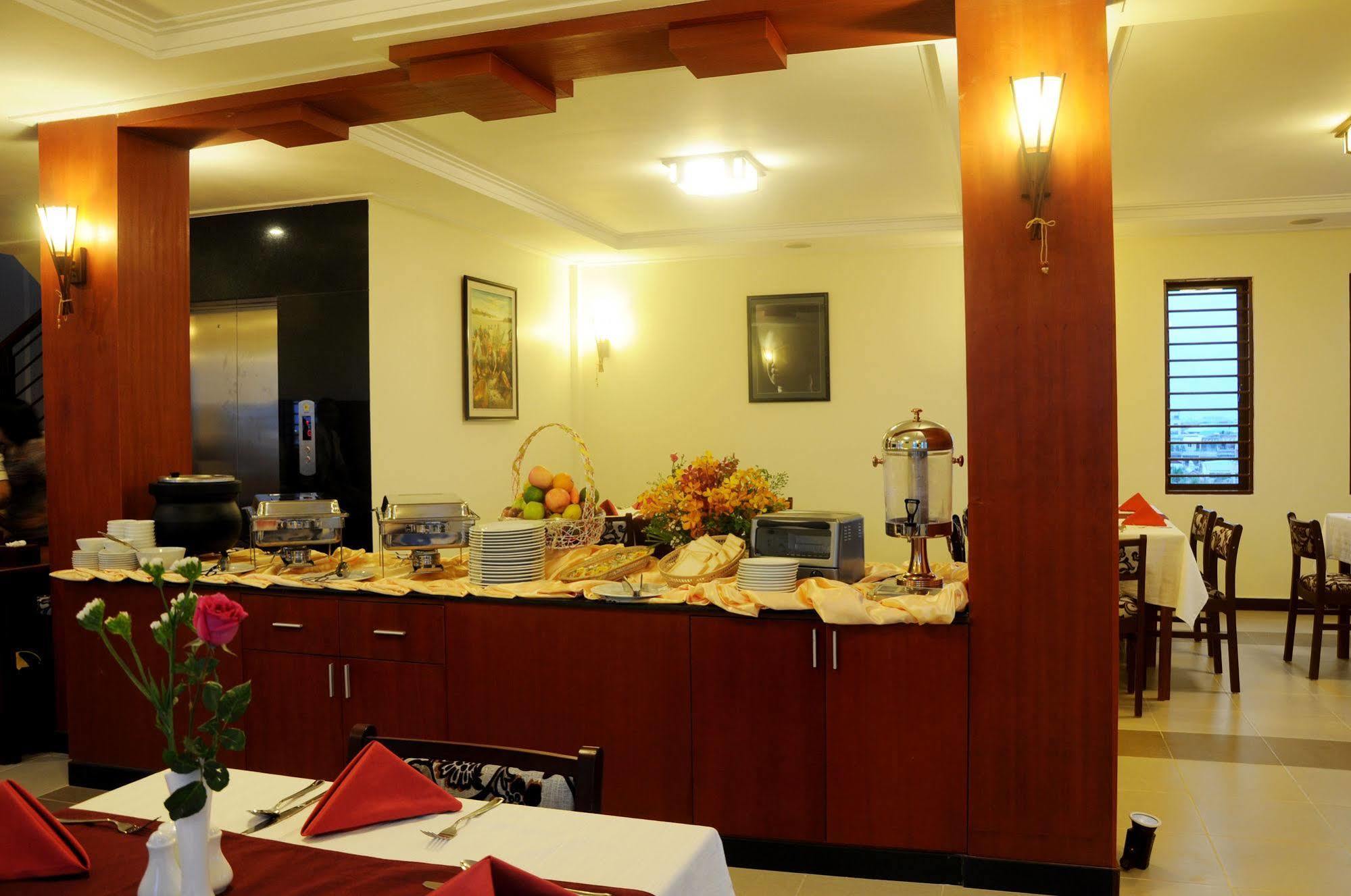 V N E Hotel Phnom Penh Bagian luar foto