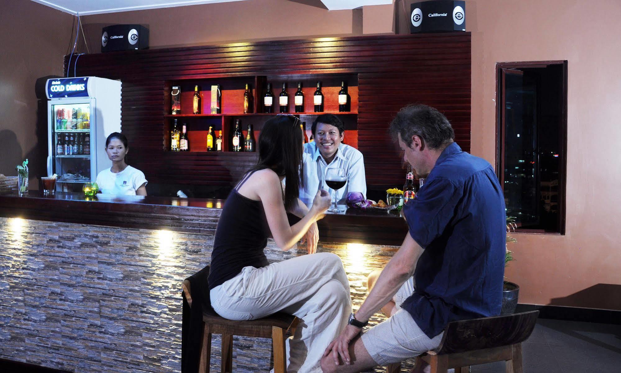 V N E Hotel Phnom Penh Bagian luar foto