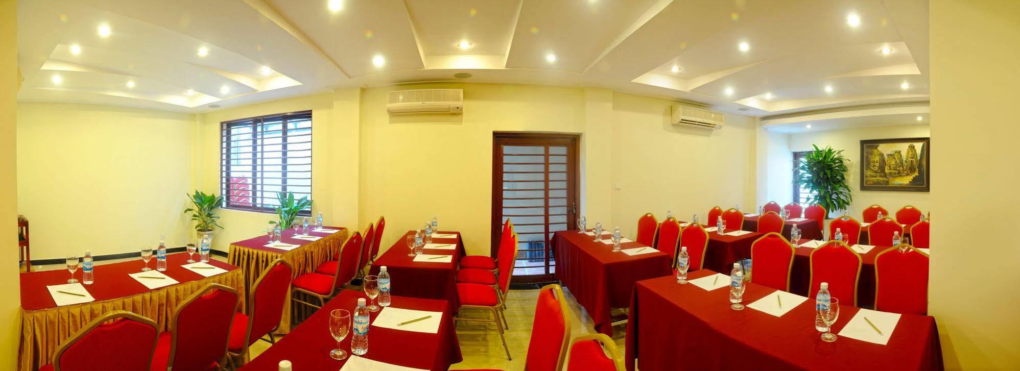 V N E Hotel Phnom Penh Bagian luar foto