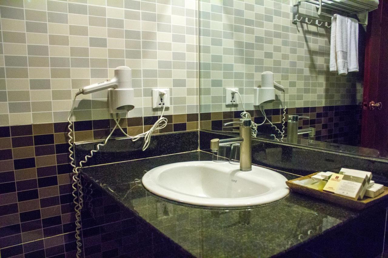 V N E Hotel Phnom Penh Bagian luar foto
