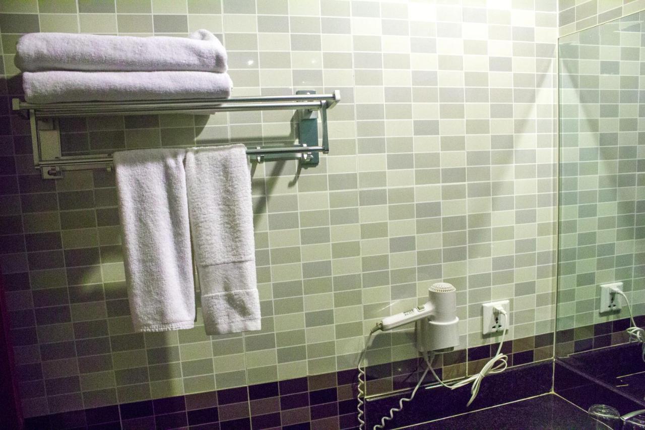 V N E Hotel Phnom Penh Bagian luar foto