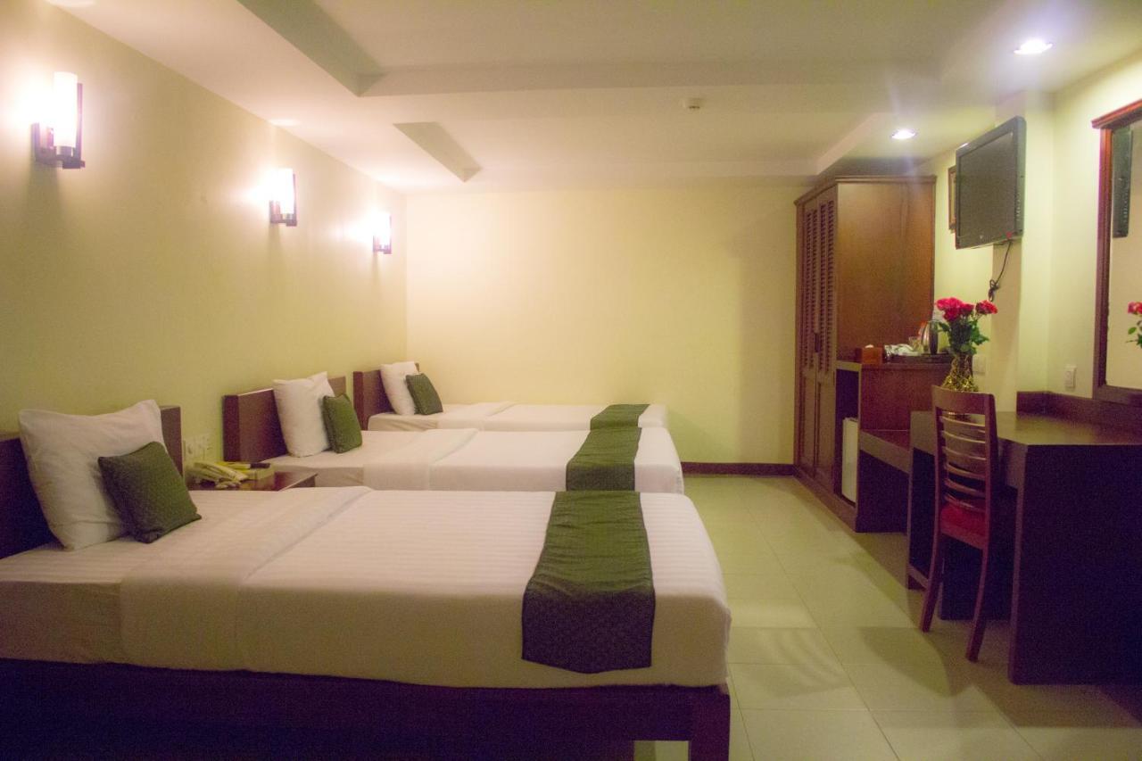 V N E Hotel Phnom Penh Bagian luar foto